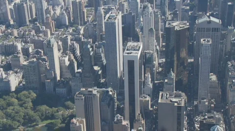 Heli flight over manhattan close Stock Footage