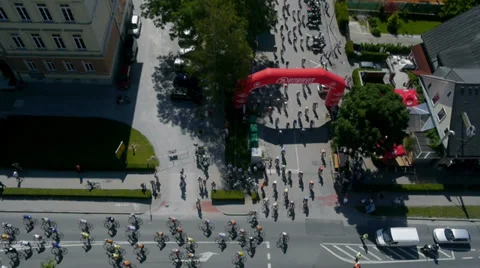 Heli video of cyclists going through start line Stock Footage 31552143
