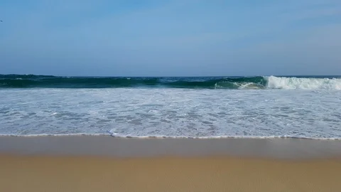 Helicopter 12seconds, camera falls 20seconds at Itacoatiara Beach, Brazil. 库存影片 119398968