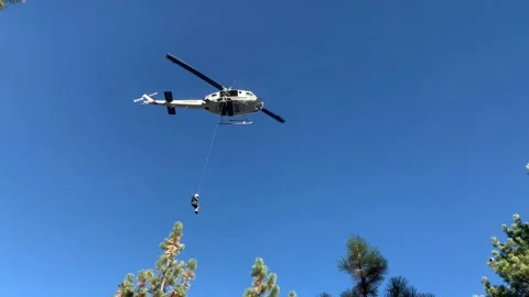 Helicopter Deploying EMT 動画素材 146477988