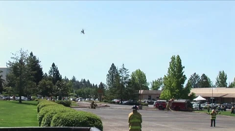 Helicopter Flies to Landing Zone 库存影片 1057166