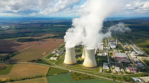 Helicopter flight around to nuclear power plant. Video stock 116985162