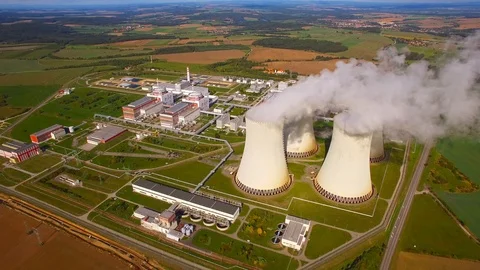 Helicopter flight around to nuclear power plant. Stock-Footage 116985183