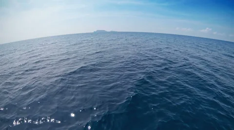 Helicopter flight over the ocean surface. Skyline, seascape. Vídeo Stock 39198759