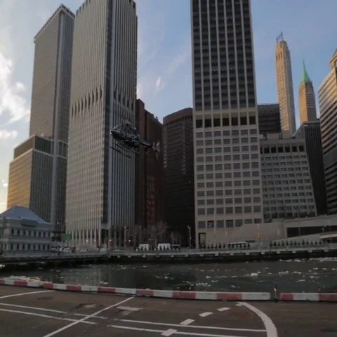 Helicopter hovering near buildings while landing on helipad Vidéo 69397721
