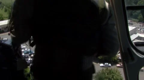 Helicopter Hovers Interior - Medic Raises Body 库存影片 1057173