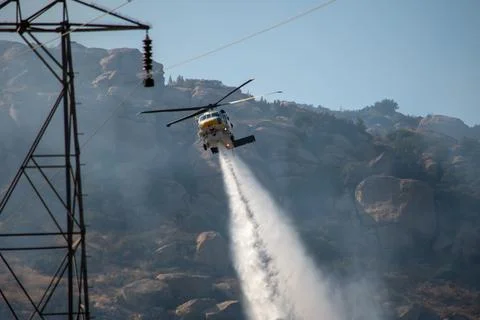 A helicopter from the LACFD performs a water drop and observation during a br Stock-Fotos