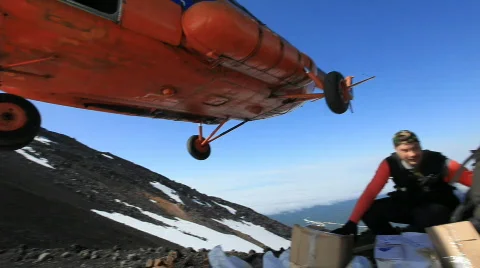 Helicopter, mountains Stockbeeldmateriaal 588379