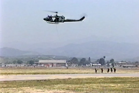 Helicopter pickup 스톡 동영상 299792