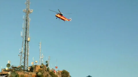 Helicopter transporting a cement bucket Vidéo 239305