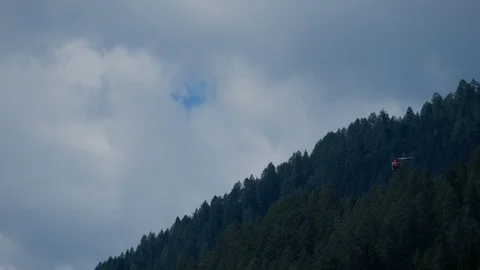 Helicopter transporting a tree trunk Видео 122318613