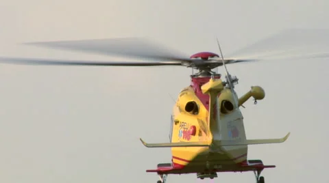 Helicopter yellow close up land e Video stock 4031262