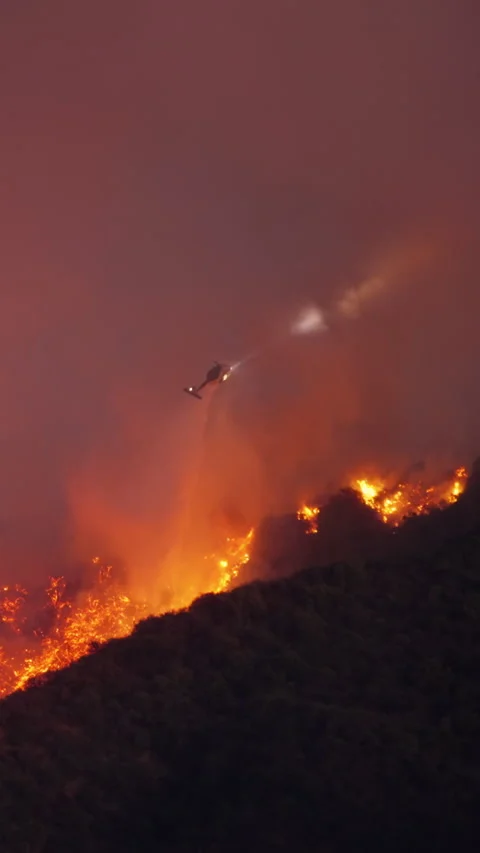 Helicopters are actively combating a raging fire in Malibus Pacific Palisades 库存影片 299676752