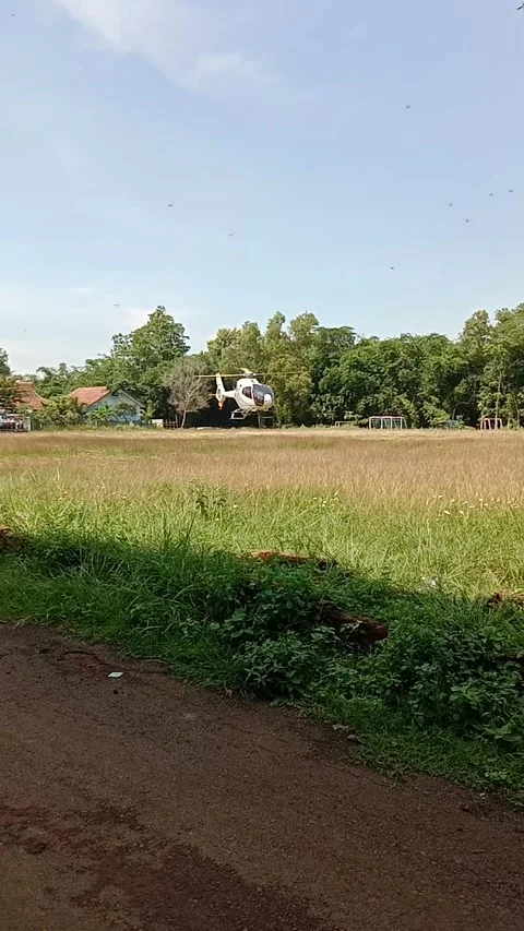 Helikopter in field Stock Footage 297083888