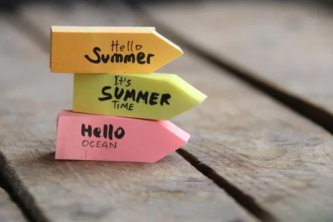 Hello summer greeting text. Its Summer time concept. Stock-Fotos