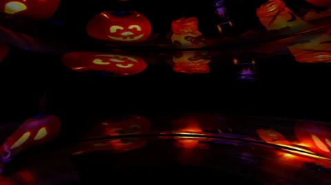 Helloween - Pumpkins and Lanterns on a Table Stockbeeldmateriaal 29416103