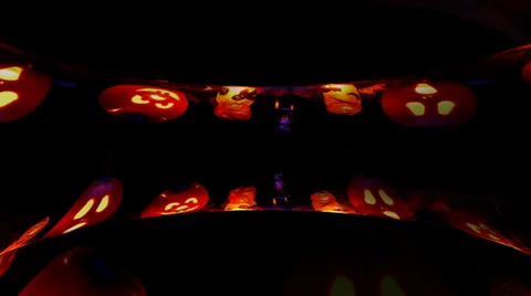 Helloween - Pumpkins and Lanterns on a Table Stockbeeldmateriaal 29416120