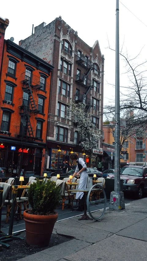 Hell's Kitchen Street Corner Bistro Terrace Spring Morning 스톡 동영상 335415800
