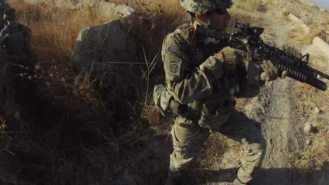 Helmet camera shows US Army soldiers patrolling Kandahar Province, Afghanistan 動画素材 92883050