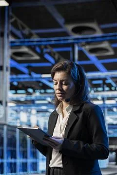 Helping users, speaking into headset mic and engineer in data center 스톡 사진