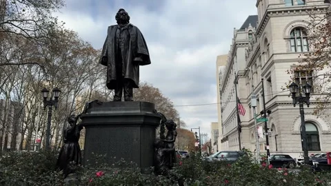 Henry Ward Beecher statue with surrounding figures in Brooklyn Vidéo 322517113