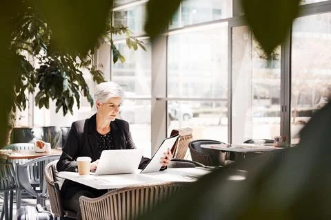 Her work tasks never pile up thanks to wireless tech Stock Photos