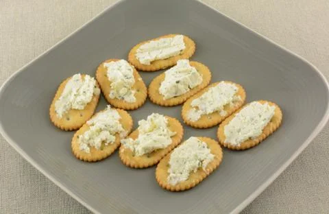 Herb soft cheese and crackers snack Foto stock