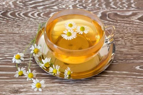 Herb tea with fresh chamomile Foto stock
