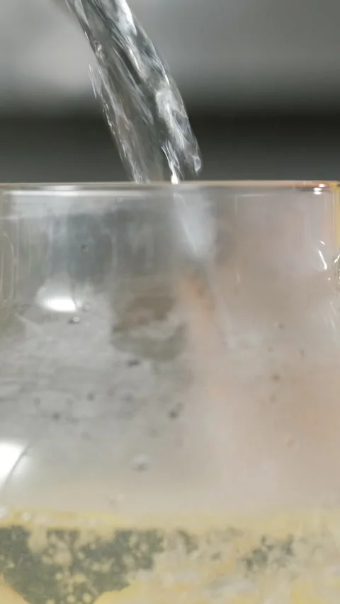 Herbal tea brewing with lemon ginger, close-up 스톡 동영상 322220358