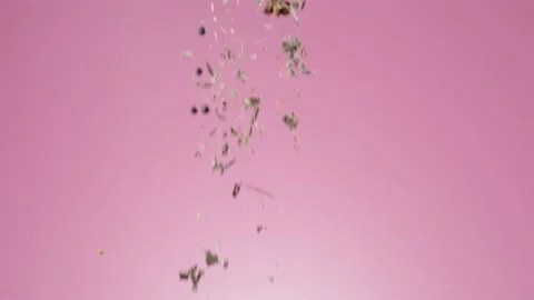 Herbs and spices falling down on pink Vidéo 145791893