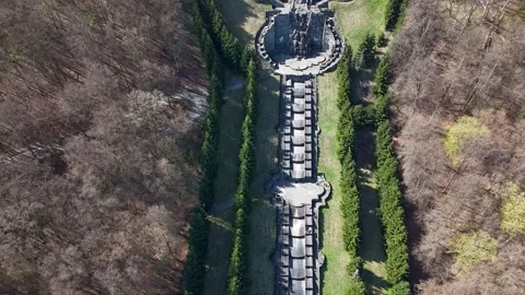 Hercules Monument Aerial Hyperlapse Over the Cascade, Wilhelmshöhe, Kassel 動画素材 335938245
