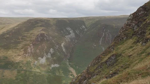 Herdwick Sheep High up on Steep Mountain Fell of Dramatic Lake District Vídeo Stock 119703590