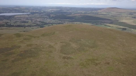 Herdwick Sheep Running over Mountain Fell in Lake District - Landscape Drone Vídeo Stock 120189033