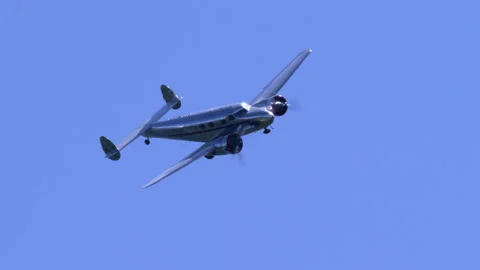 Heritage Aviation Lockheed Model 12A Clear Sky Bank Telephoto 库存影片 331902392