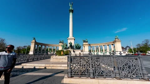 The Heroes Square in Budapest, Hungary 스톡 동영상 139360984