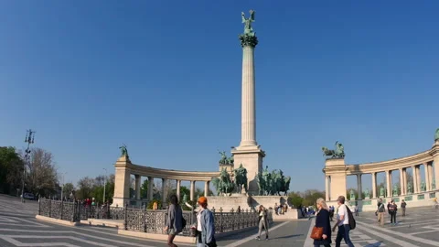 The Heroes Square in Budapest, Hungary 스톡 동영상 139364943