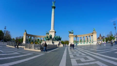 The Heroes Square in Budapest, Hungary 스톡 동영상 139366016