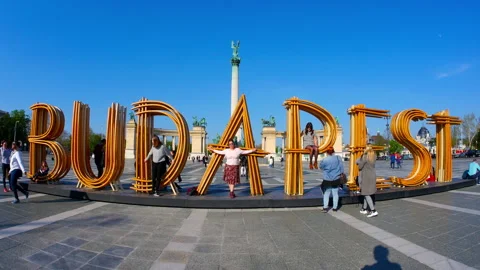 The Heroes Square in Budapest, Hungary 스톡 동영상 139367671