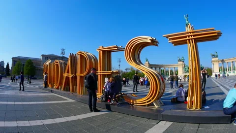 The Heroes Square in Budapest, Hungary 스톡 동영상 139423283