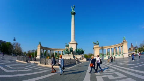The Heroes Square in Budapest, Hungary 스톡 동영상 140290221
