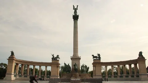 HEROES SQUARE MILLENIUM MONUMENT 6 LS Stockbeeldmateriaal 39484284