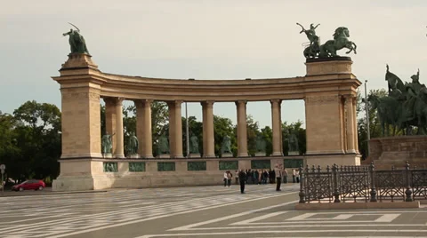 HEROES SQUARE MILLENIUM MONUMENT 7 MS PAN RIGHT Stockbeeldmateriaal 39489110