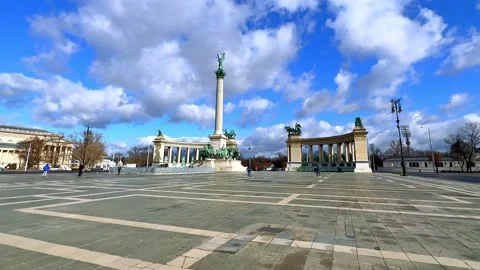 The Heroes Square with Millenium Monument, Budapest, Hungary Stockbeeldmateriaal 284024112
