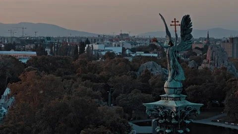 Heroes square with monument Video stock 131372627