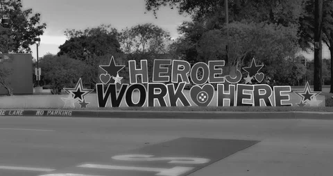 "Heroes work here" sign to honor doctors and nurses during the Covid-19 pandemic Stock Footage 129534504