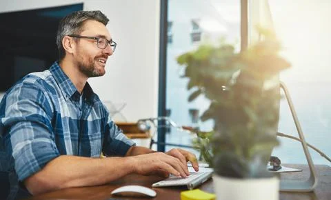 Hes got a task that needs completing. a businessman working on his computer in Foto stock