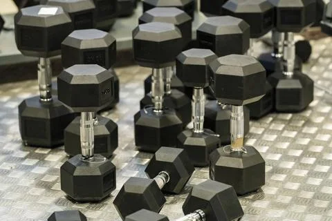 Hex Dumbbells Display in Sporting Goods Store Stockfoto's