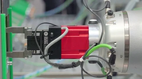 A hi-tech machine moving slowly and functioning well 動画素材 75707644