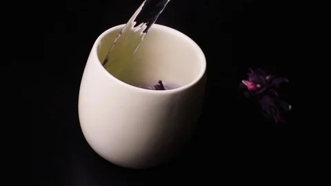 Hibiscus tea is brewed up slow motion Video stock 72863213