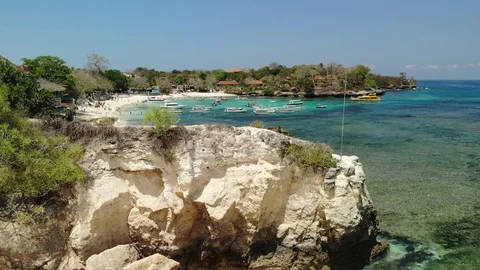 Hidden Beach cliff, drone rising and revealing Mushroom Bay Beach Video stock 121443374